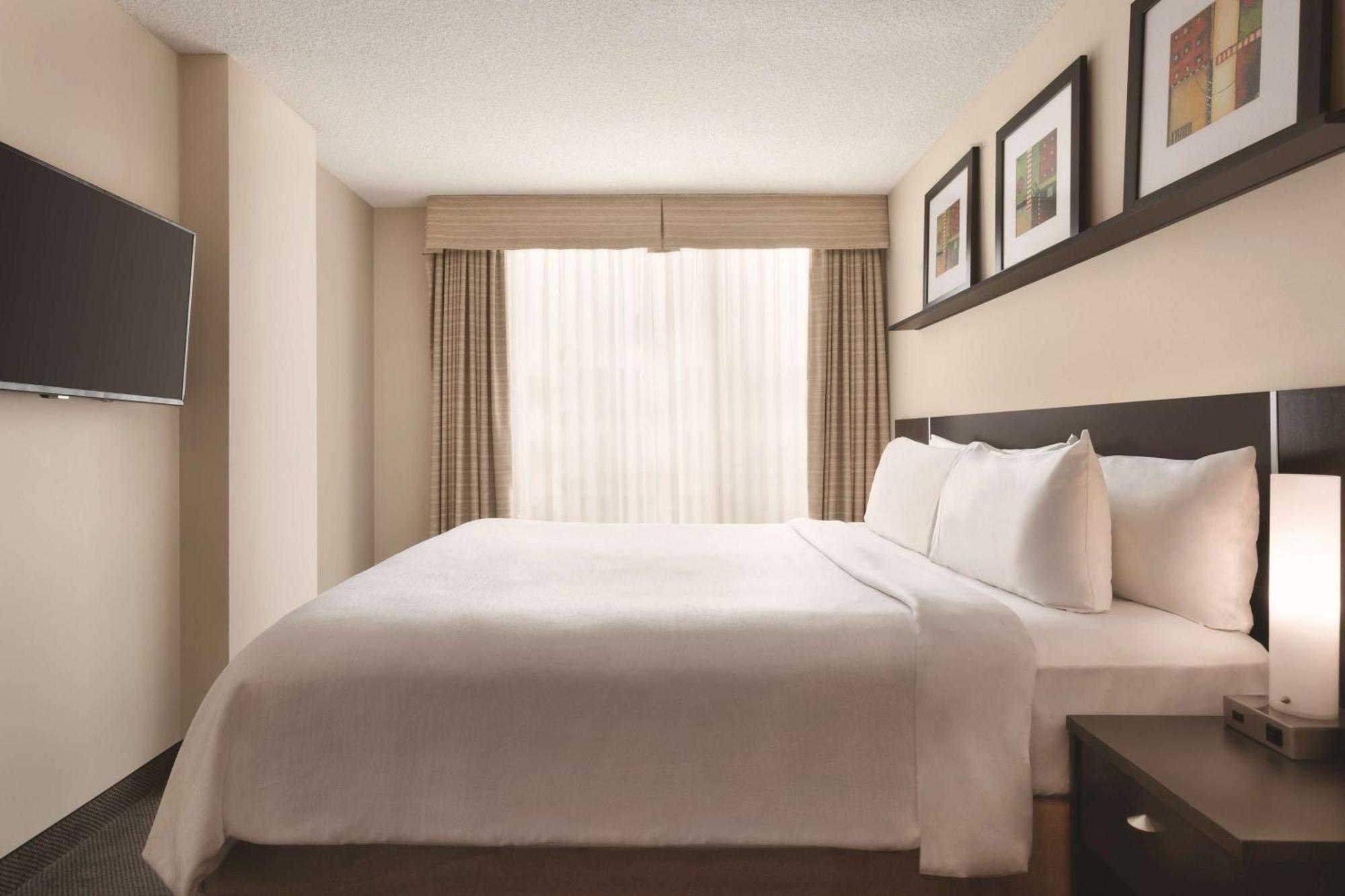 Embassy Suites By Hilton - Montréal Eksteriør bilde