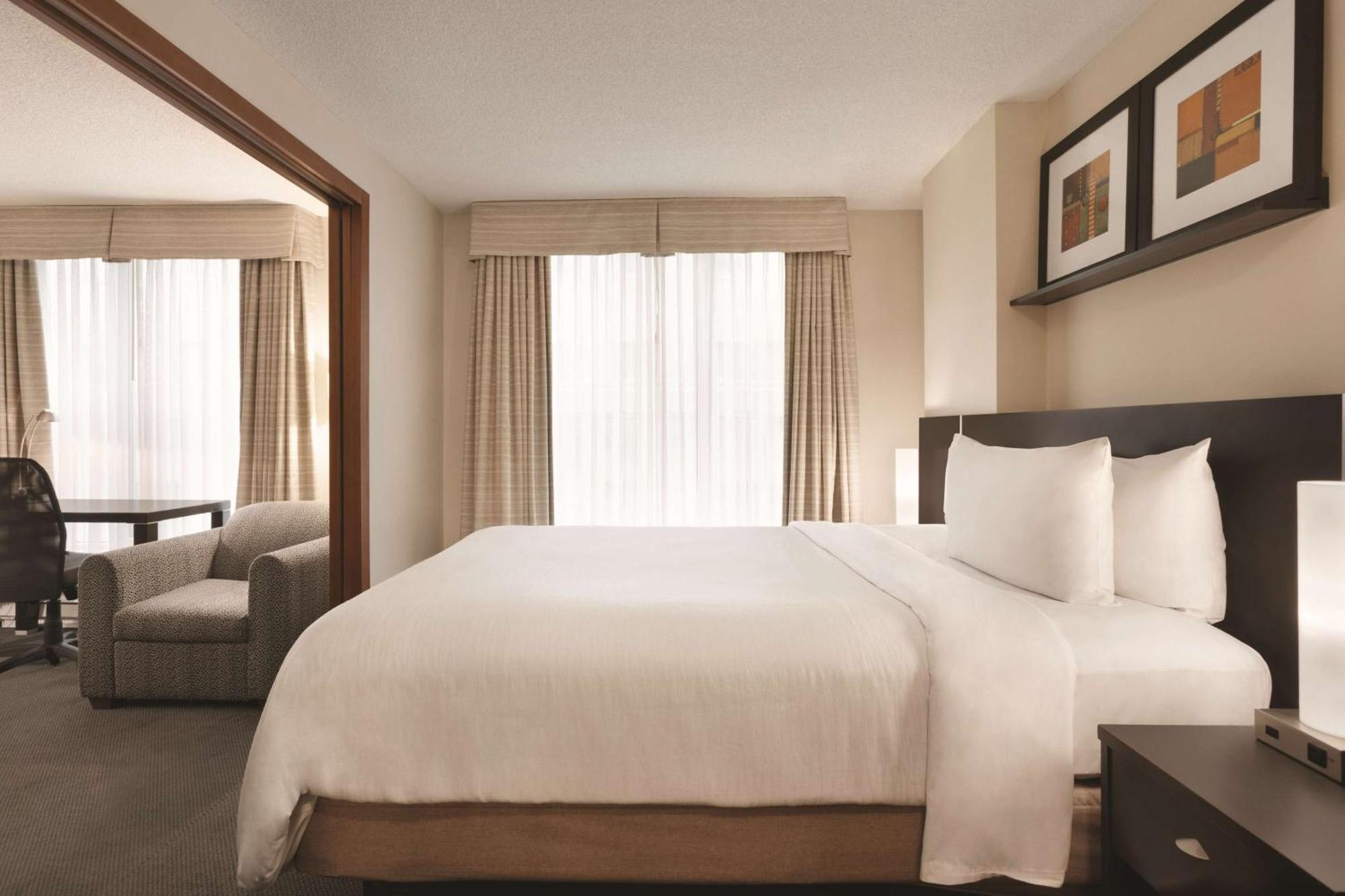 Embassy Suites By Hilton - Montréal Eksteriør bilde